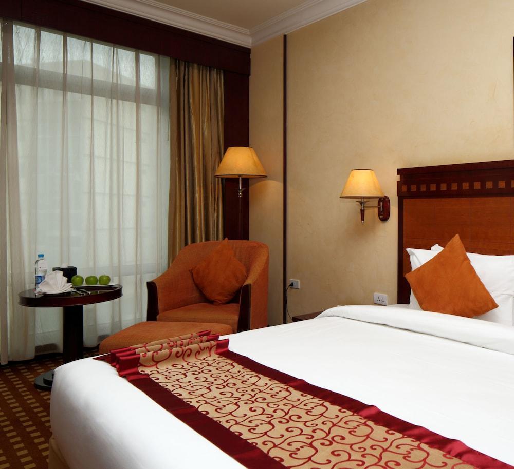 Ramada Riyadh Hotel Exteriör bild