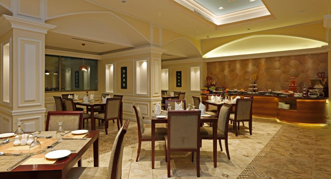 Ramada Riyadh Hotel Exteriör bild