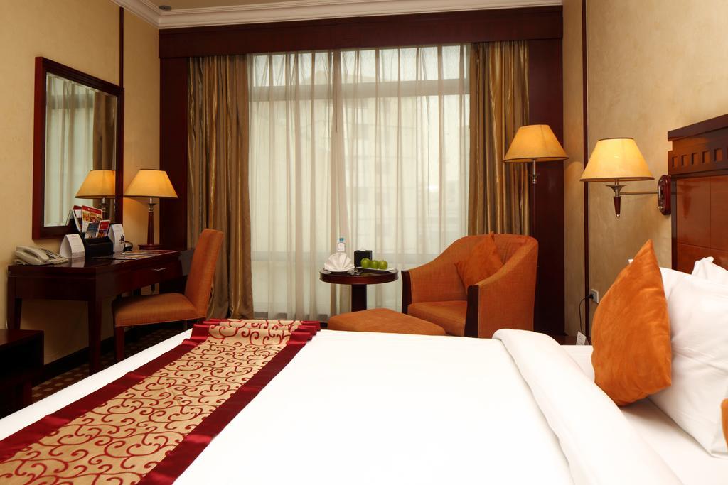 Ramada Riyadh Hotel Exteriör bild