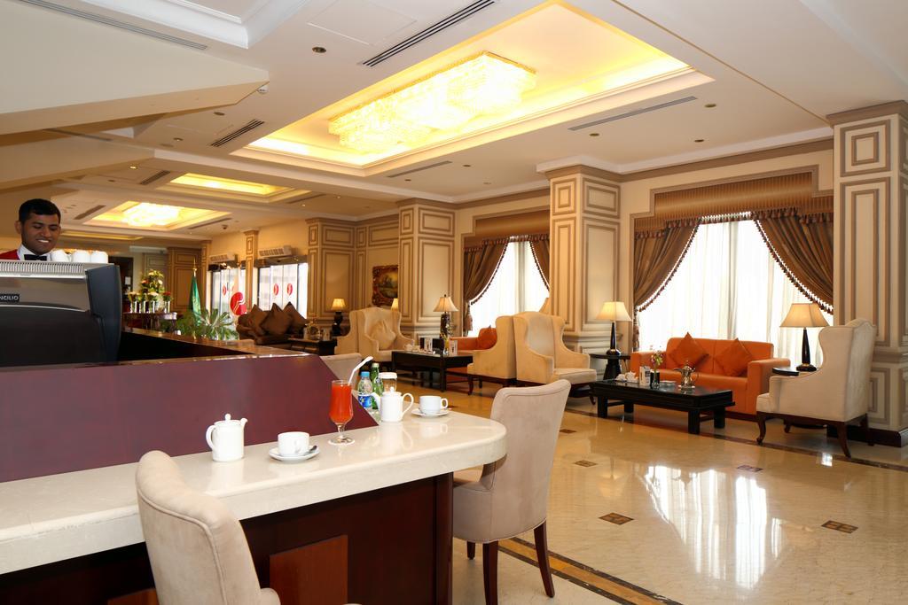 Ramada Riyadh Hotel Exteriör bild