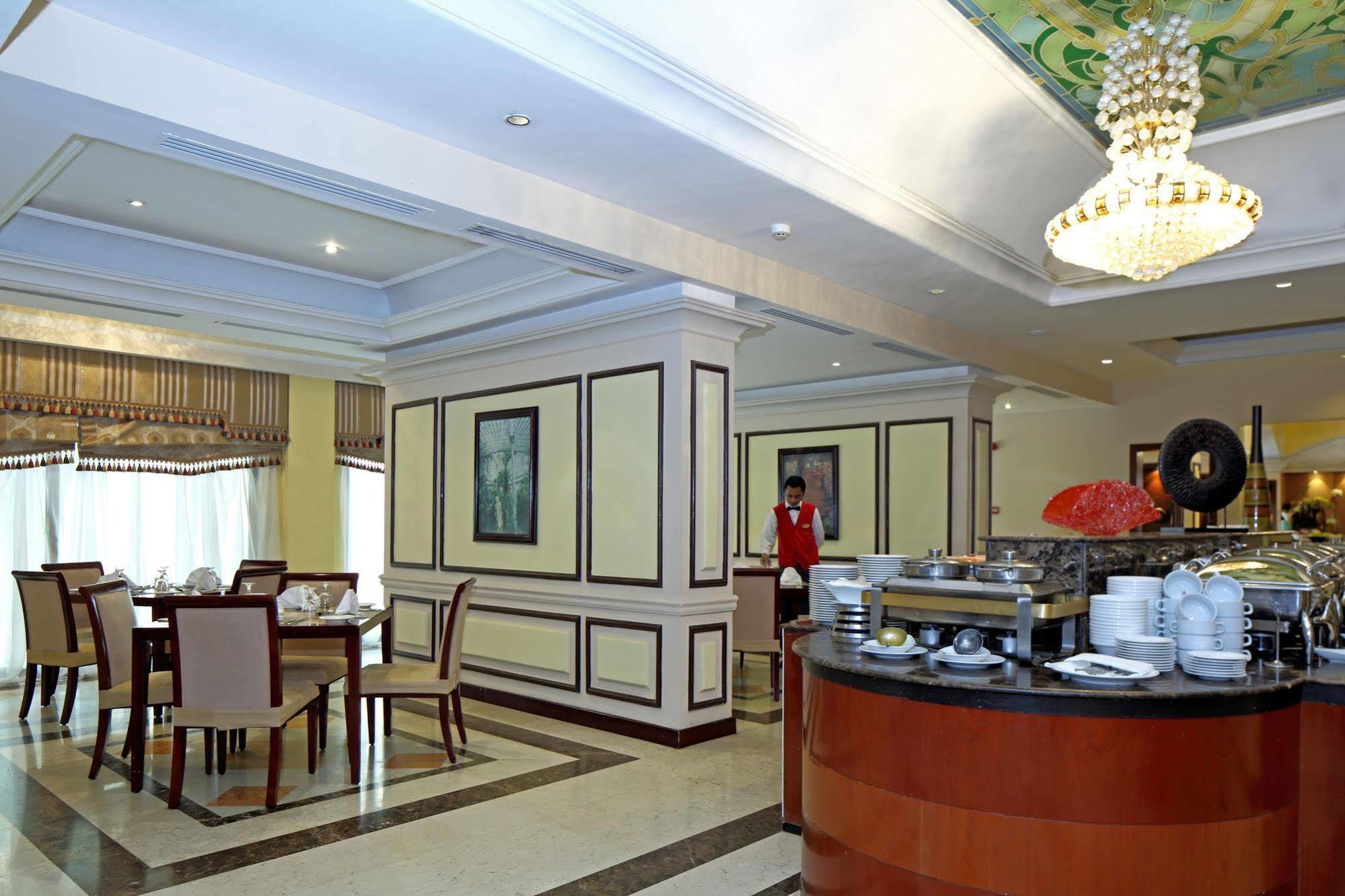 Ramada Riyadh Hotel Exteriör bild