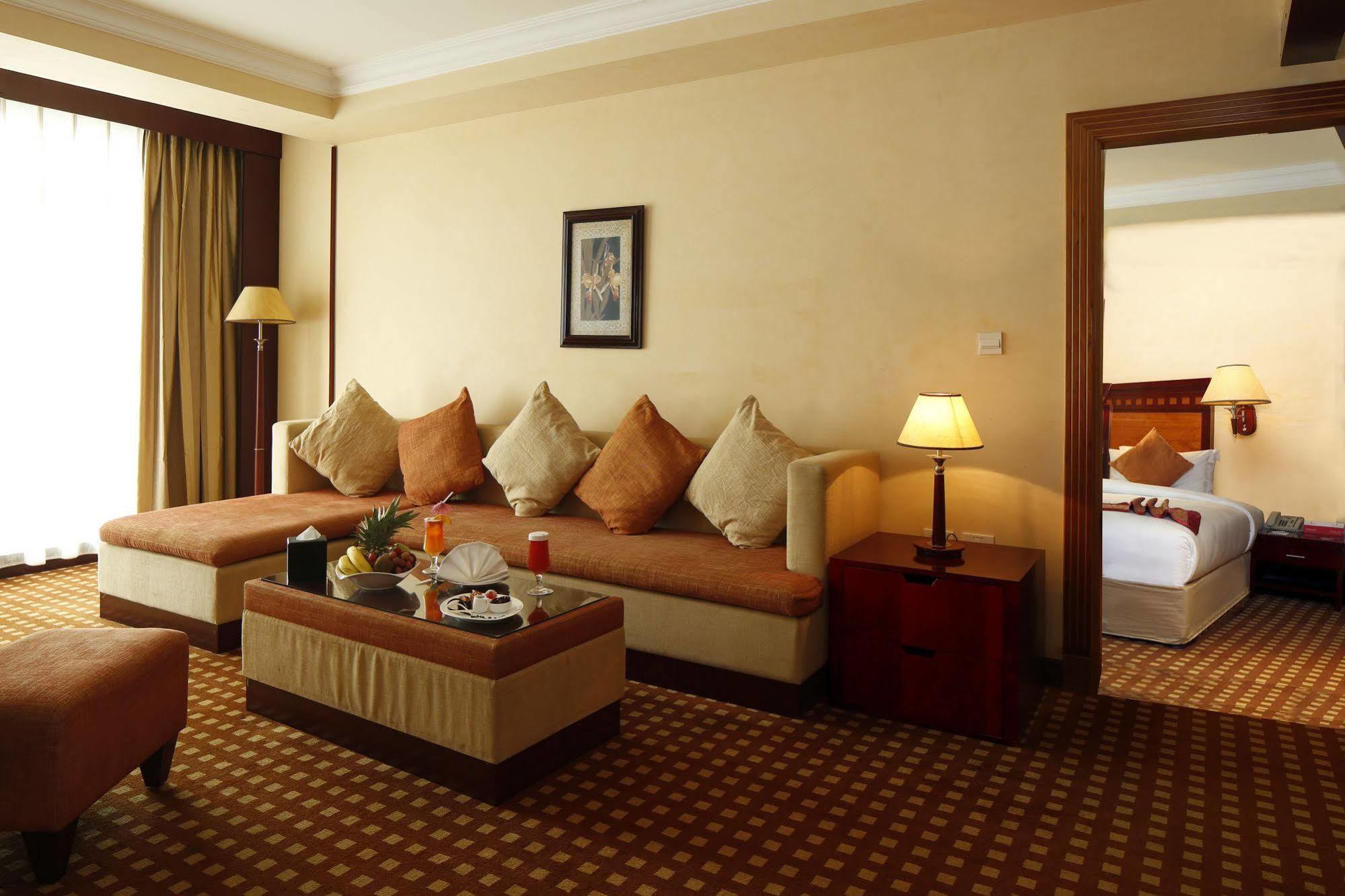 Ramada Riyadh Hotel Exteriör bild